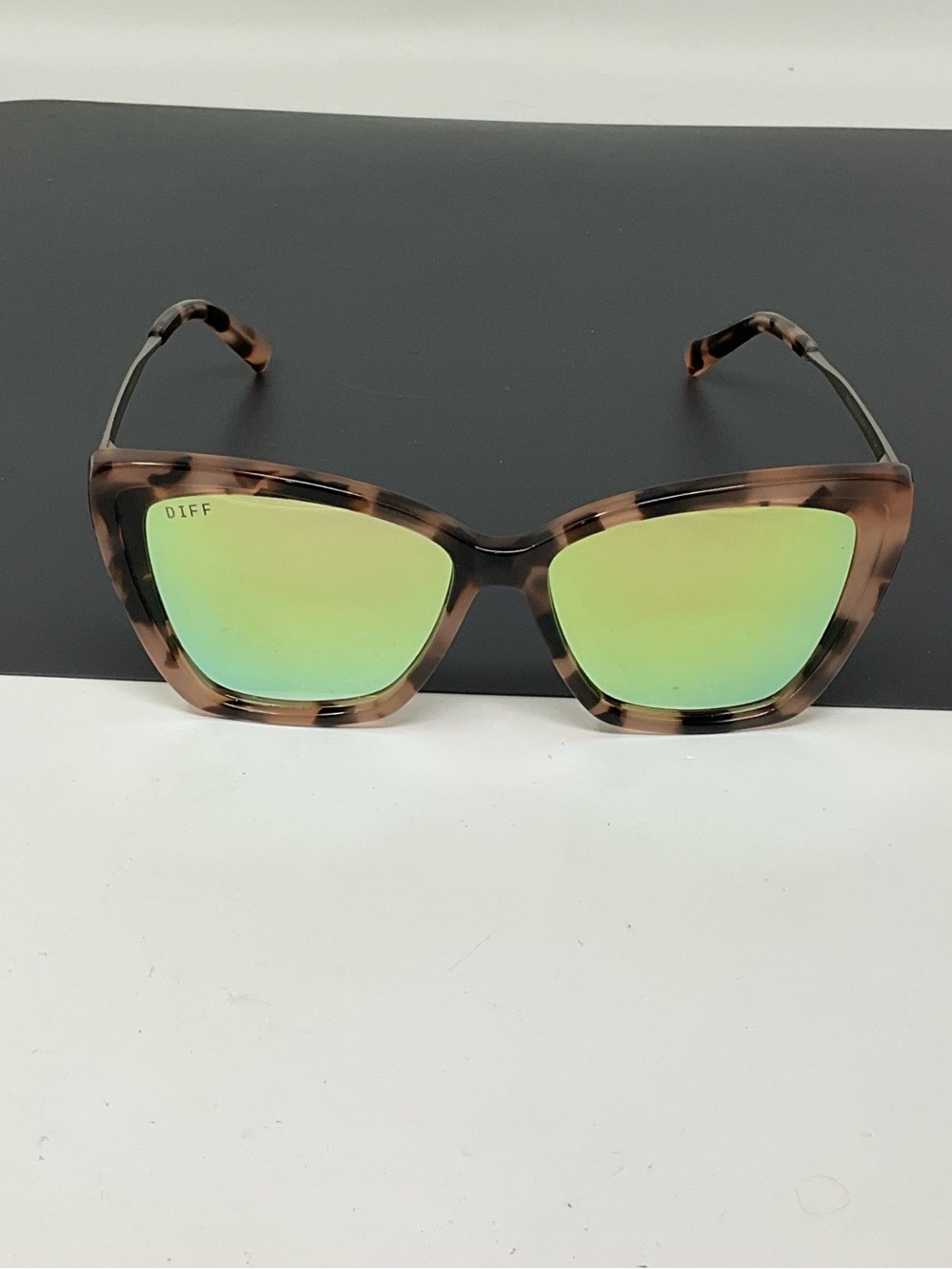 DIFF Becky II Tortoise mirror Sunglasses